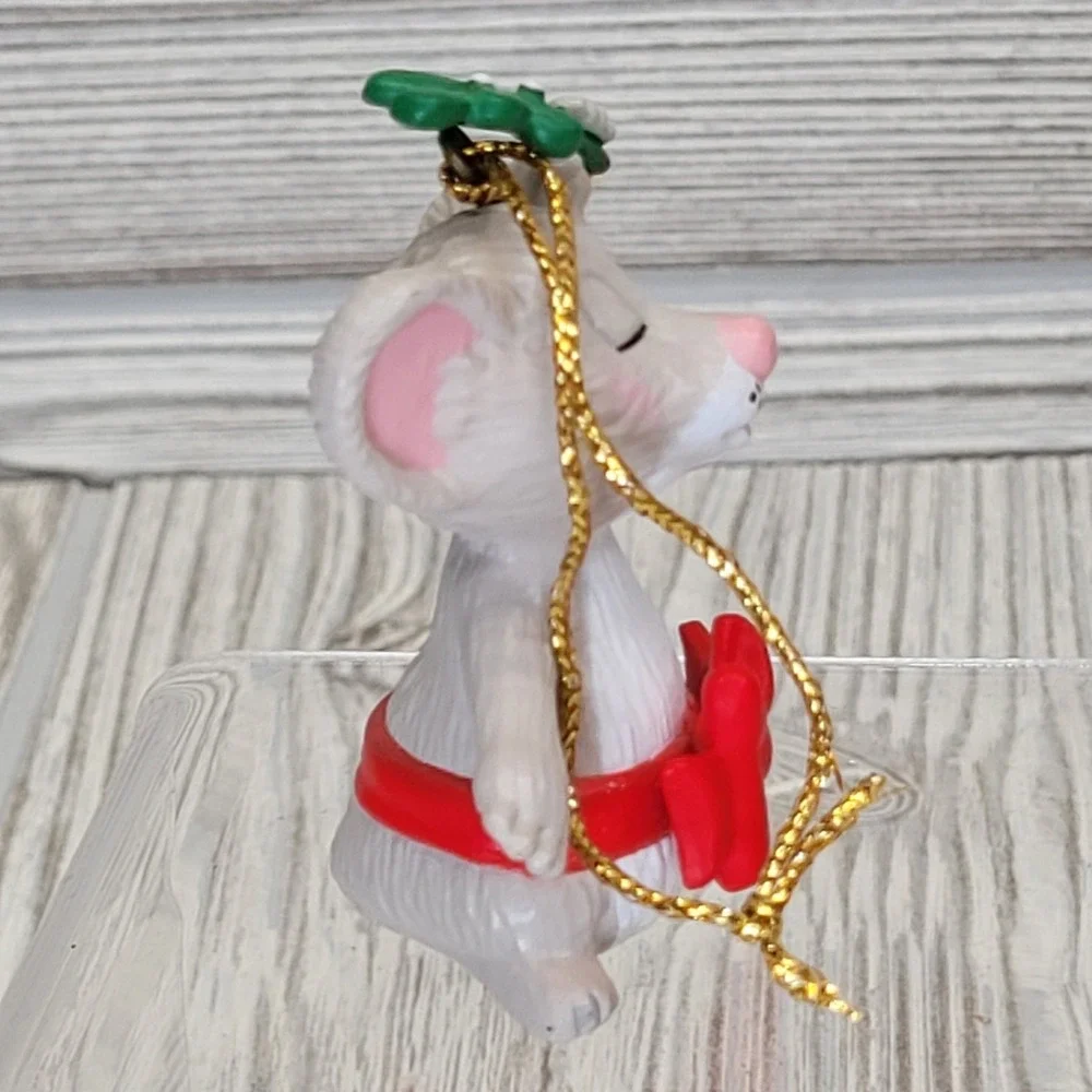 Suzy Spafford Mouse Ornament Christmas Holiday Red‎ Bow Mistletoe Hanging Charm